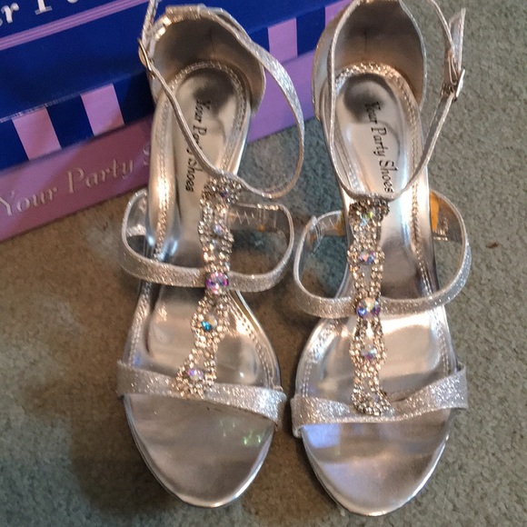 Silver & rhinestone heels with 4” stilettos 9 1/2 - Picture 2 of 5